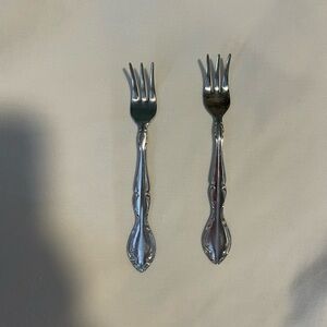 Lifetime Cutlery Stainless CANTATA Flatware -- Set of 2 Appetizer Forks - Glossy